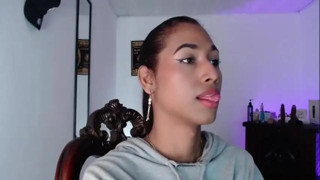 Image 2 of alice_massiel Stream on Chaturbate on 2 months ago