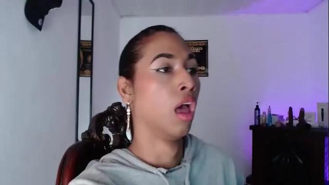 Image 3 of alice_massiel Stream on Chaturbate on 2 months ago