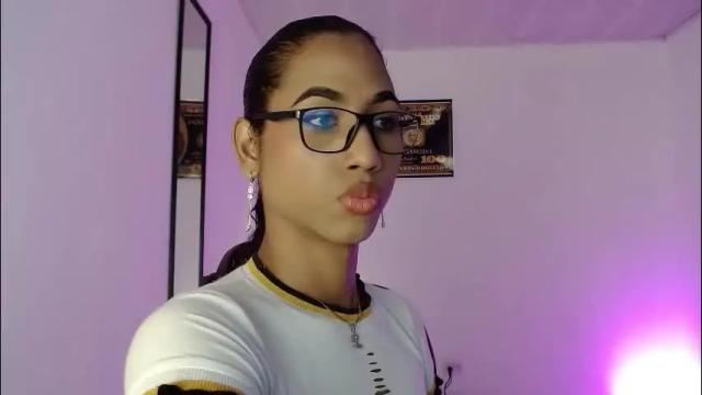 Image 10 of alice_massiel Stream on Chaturbate on 2 months ago