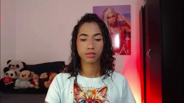 Image 2 of alice_massiel Stream on Chaturbate on 2 months ago