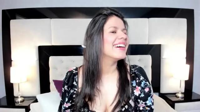 Image 2 of alice_smith_28 Stream on Chaturbate on 15 months ago
