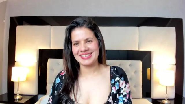Image 10 of alice_smith_28 Stream on Chaturbate on 14 months ago
