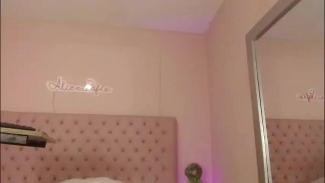 Image 3 of alice_sofia Stream on Chaturbate on 23 days ago