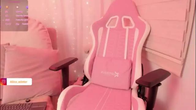 Image 2 of alice_wiinter Stream on Chaturbate on 1 month ago