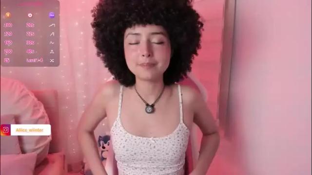 Image 12 of alice_wiinter Stream on Chaturbate on 23 days ago