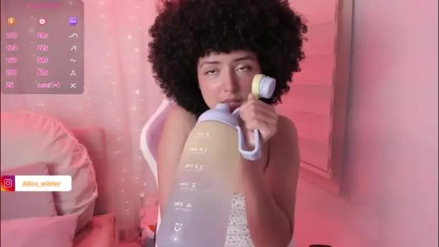 Image 6 of alice_wiinter Stream on Chaturbate on 23 days ago