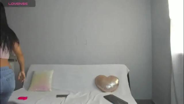 Image 2 of alice_williiams Stream on Chaturbate on 1 month ago