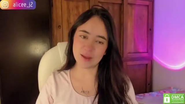 Image 2 of alicee_2 Stream on Chaturbate on 17 months ago