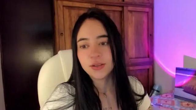 Image 7 of alicee_2 Stream on Chaturbate on 16 months ago