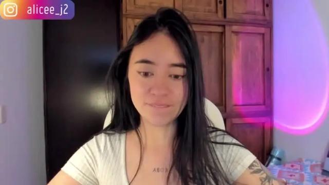 Image 2 of alicee_2 Stream on Chaturbate on 15 months ago