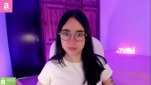 Image 2 of alicee_2 Stream on Chaturbate on 4 months ago