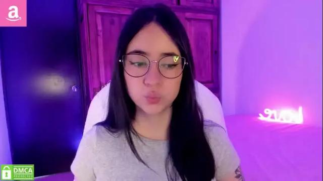 Image 3 of alicee_2 Stream on Chaturbate on 4 months ago