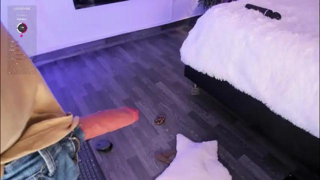 Image 4 of alicehanz_ Stream on Chaturbate on 17 days ago