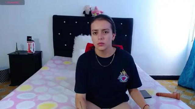 Image 4 of alicehunton Stream on Chaturbate on 13 months ago
