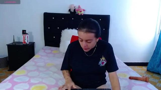 Image 8 of alicehunton Stream on Chaturbate on 13 months ago