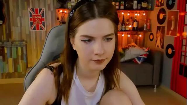 Image 3 of aliceinredsquare Stream on Chaturbate on 1 month ago