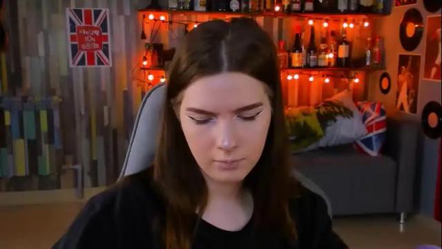 Image 2 of aliceinredsquare Stream on Chaturbate on 1 month ago