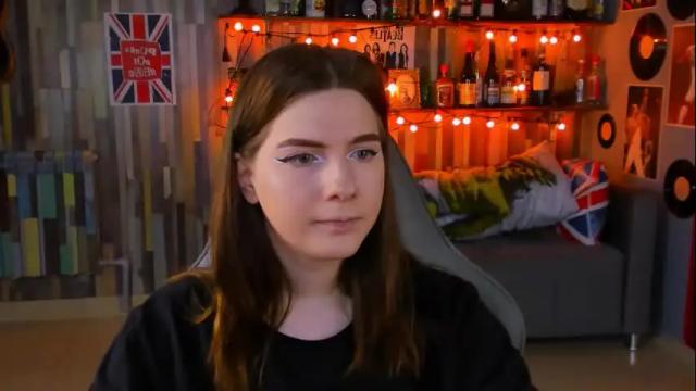 Image 4 of aliceinredsquare Stream on Chaturbate on 1 month ago