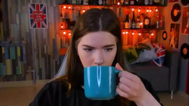 Image 6 of aliceinredsquare Stream on Chaturbate on 1 month ago