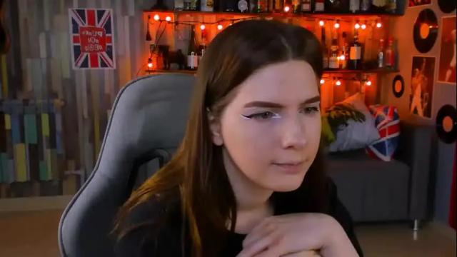 Image 7 of aliceinredsquare Stream on Chaturbate on 1 month ago