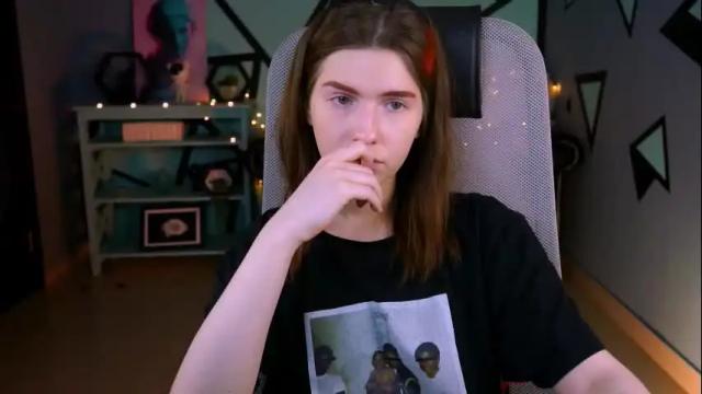 Image 2 of aliceinredsquare Stream on Chaturbate on 1 month ago