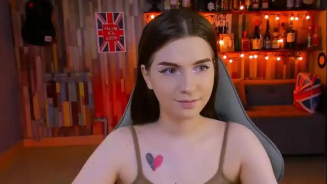 Image 4 of aliceinredsquare Stream on Chaturbate on 1 month ago