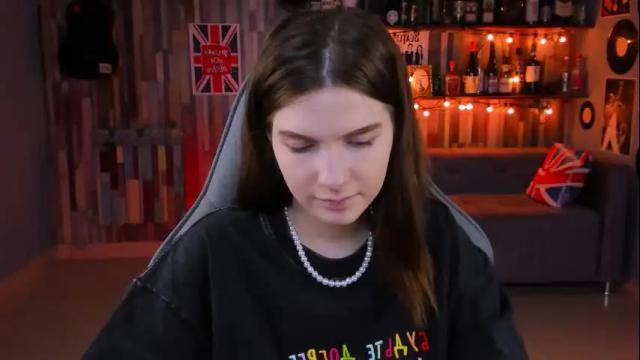 Image 6 of aliceinredsquare Stream on Chaturbate on 1 month ago