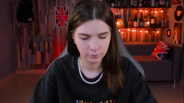 Image 7 of aliceinredsquare Stream on Chaturbate on 1 month ago