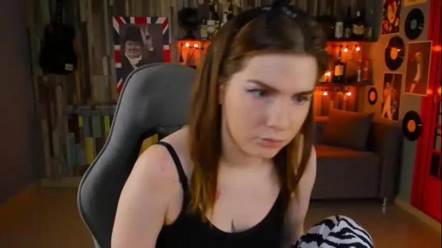Image 3 of aliceinredsquare Stream on Chaturbate on 1 month ago