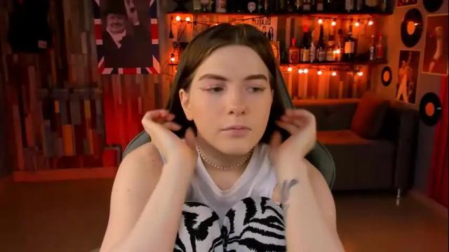 Image 11 of aliceinredsquare Stream on Chaturbate on 1 month ago