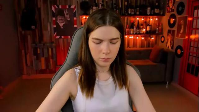 Image 2 of aliceinredsquare Stream on Chaturbate on 1 month ago