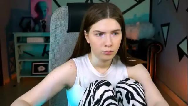 Image 10 of aliceinredsquare Stream on Chaturbate on 1 month ago