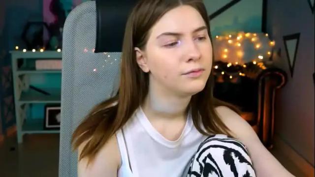 Image 3 of aliceinredsquare Stream on Chaturbate on 1 month ago