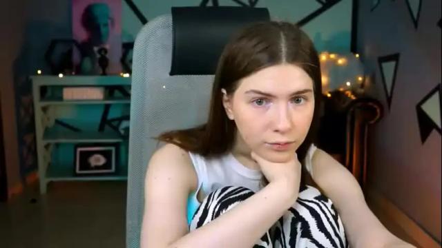 Image 8 of aliceinredsquare Stream on Chaturbate on 1 month ago