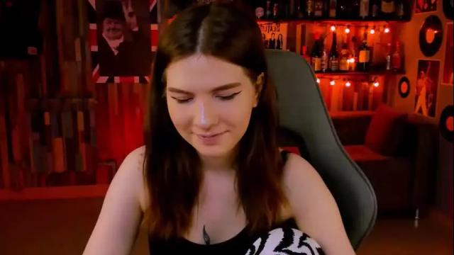 Image 2 of aliceinredsquare Stream on Chaturbate on 1 month ago
