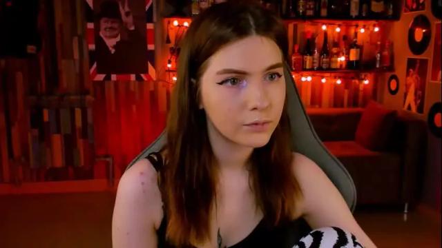 Image 3 of aliceinredsquare Stream on Chaturbate on 1 month ago