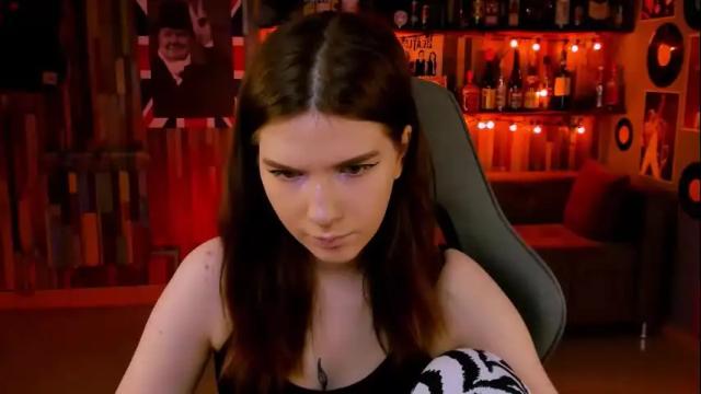 Image 4 of aliceinredsquare Stream on Chaturbate on 1 month ago