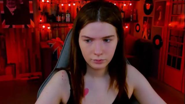 Image 4 of aliceinredsquare Stream on Chaturbate on 28 days ago