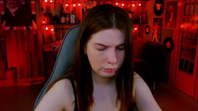 Image 7 of aliceinredsquare Stream on Chaturbate on 28 days ago