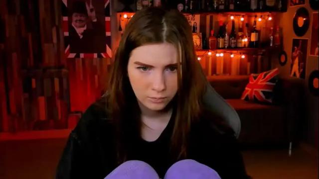 Image 10 of aliceinredsquare Stream on Chaturbate on 26 days ago