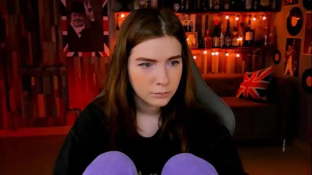 Image 12 of aliceinredsquare Stream on Chaturbate on 26 days ago