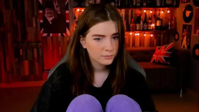 Image 8 of aliceinredsquare Stream on Chaturbate on 26 days ago