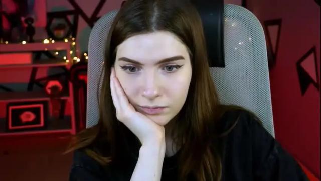 Image 10 of aliceinredsquare Stream on Chaturbate on 24 days ago