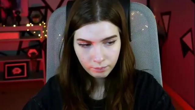 Image 4 of aliceinredsquare Stream on Chaturbate on 24 days ago