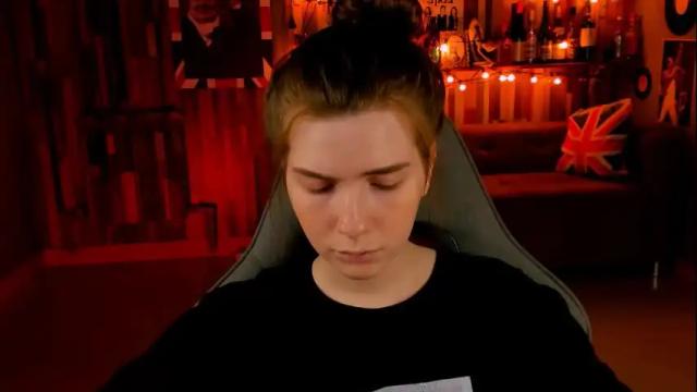 Image 3 of aliceinredsquare Stream on Chaturbate on 23 days ago