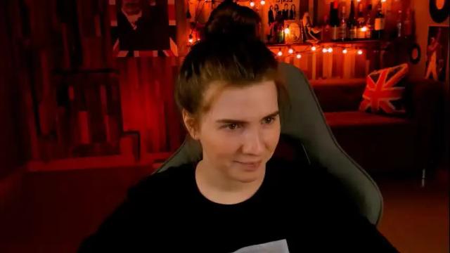 Image 8 of aliceinredsquare Stream on Chaturbate on 23 days ago