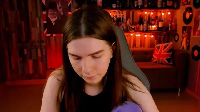 Image 4 of aliceinredsquare Stream on Chaturbate on 16 days ago