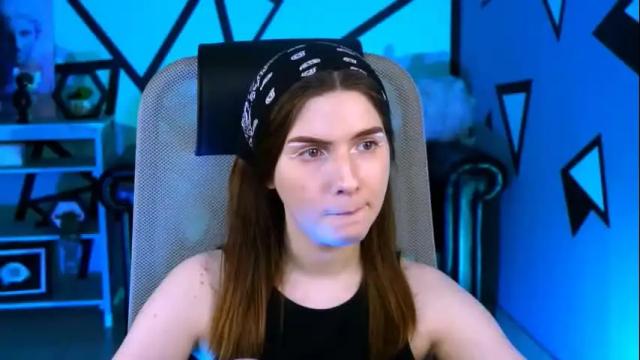 Image 3 of aliceinredsquare Stream on Chaturbate on 10 days ago