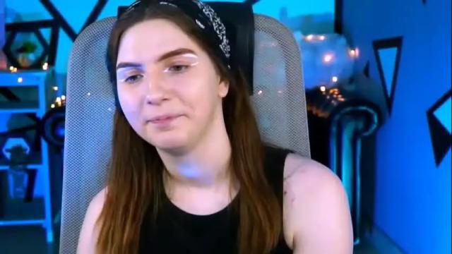 Image 4 of aliceinredsquare Stream on Chaturbate on 10 days ago
