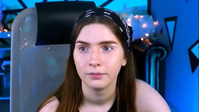 Image 6 of aliceinredsquare Stream on Chaturbate on 10 days ago